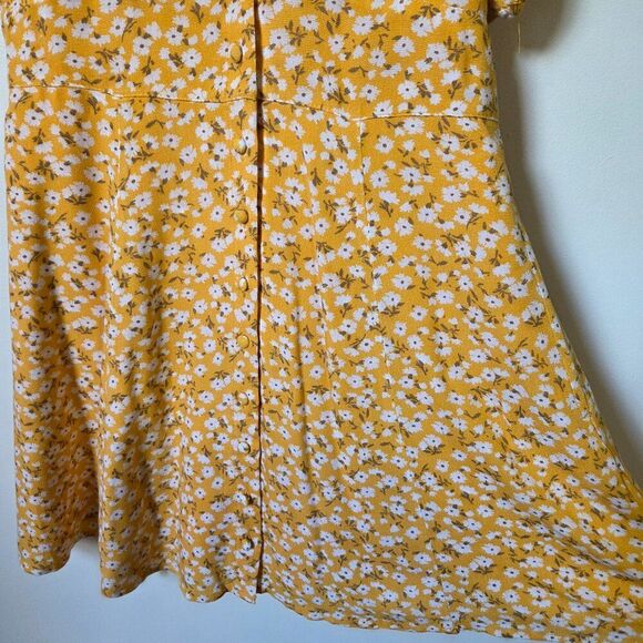 EUC ABERCROMBIE & FITCH YELLOW DITSY FLORAL V NECK BUTTON DOWN SHORT DRESS SZ SM - Picture 8 of 15